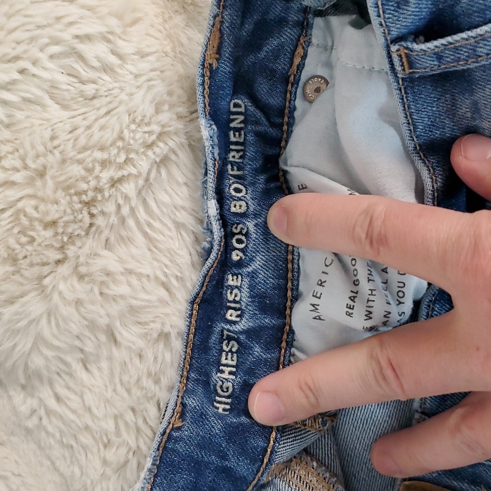 American Eagle Highest Rise 90s Boyfriend 6 Long Distressed - Picture 5 of 12